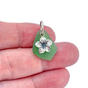 Vintage Sterling Silver 925 Sea Glass Flower Pendant